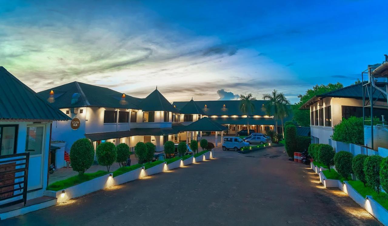 Contour Backwaters Hotel Resort & Convention Centre Rāmankari Exterior photo