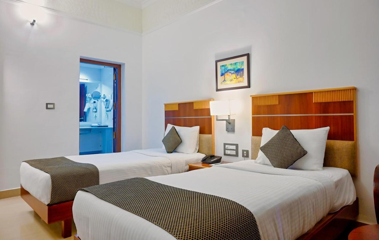 Contour Backwaters Hotel Resort & Convention Centre Rāmankari Exterior photo