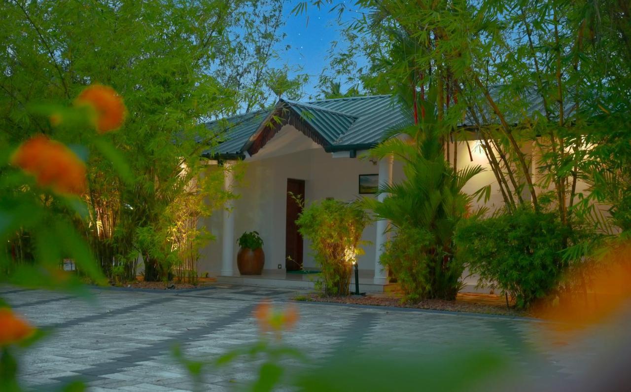 Contour Backwaters Hotel Resort & Convention Centre Rāmankari Exterior photo