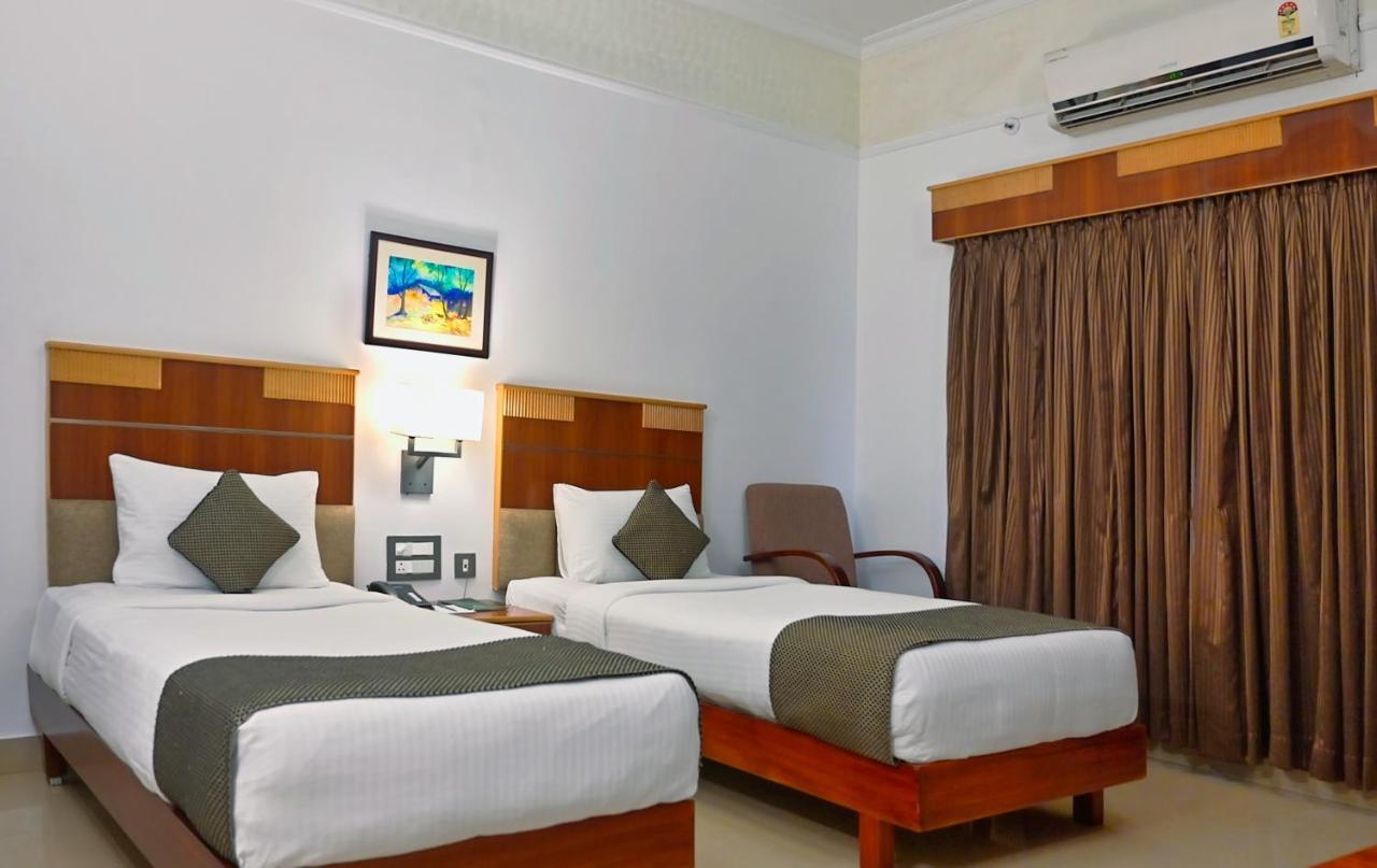Contour Backwaters Hotel Resort & Convention Centre Rāmankari Exterior photo