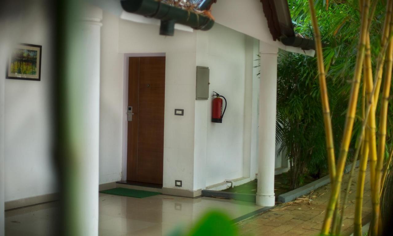 Contour Backwaters Hotel Resort & Convention Centre Rāmankari Exterior photo