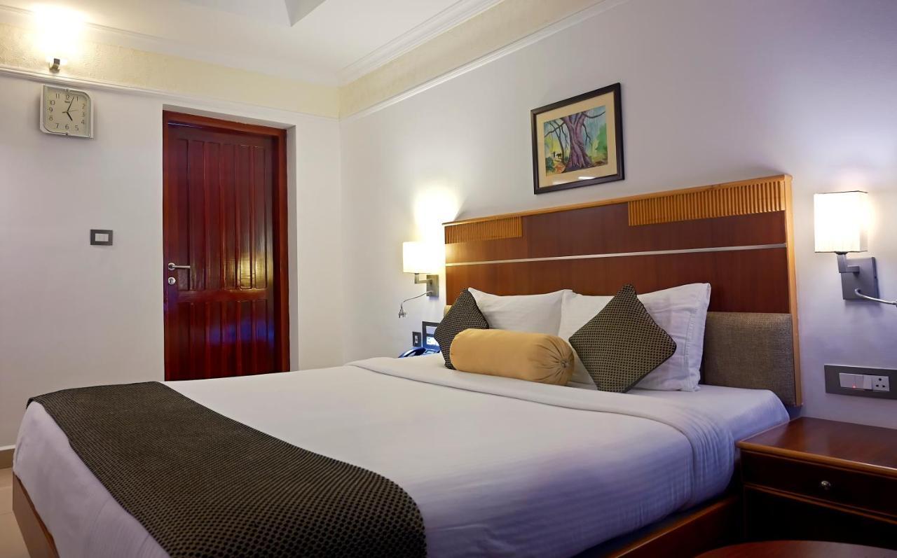 Contour Backwaters Hotel Resort & Convention Centre Rāmankari Exterior photo