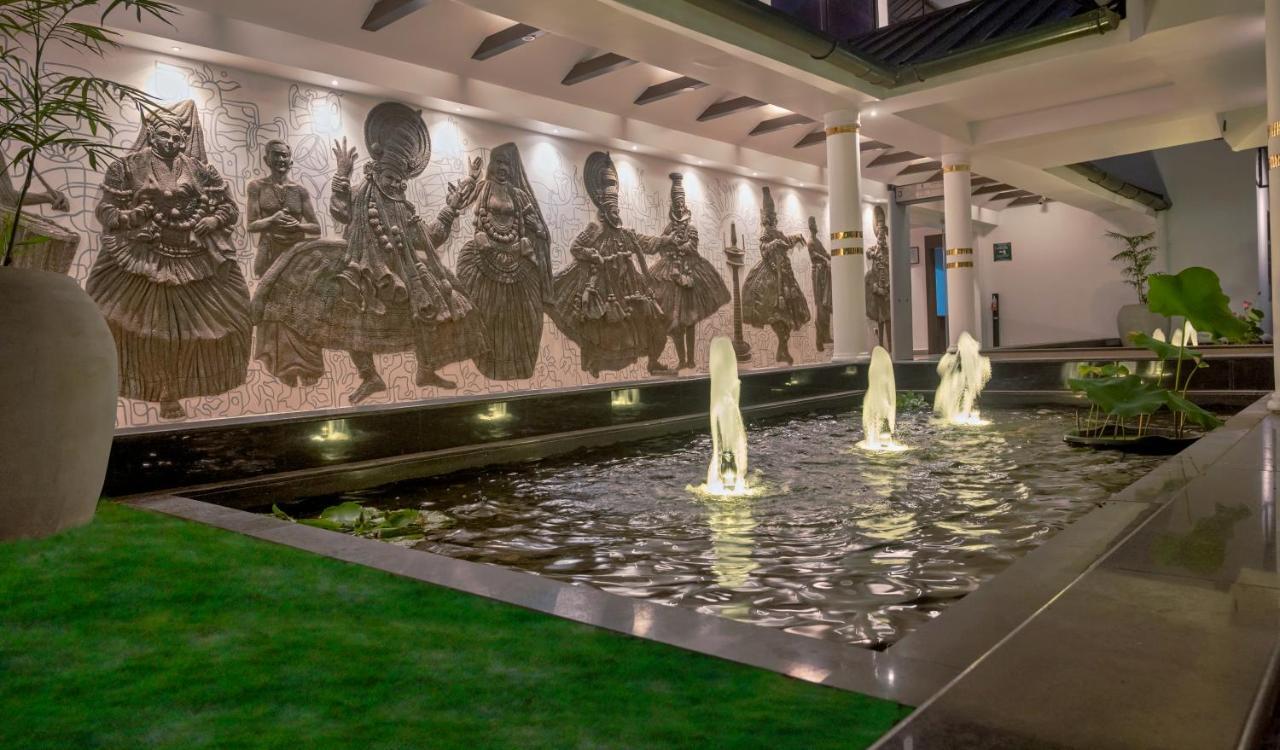 Contour Backwaters Hotel Resort & Convention Centre Rāmankari Exterior photo