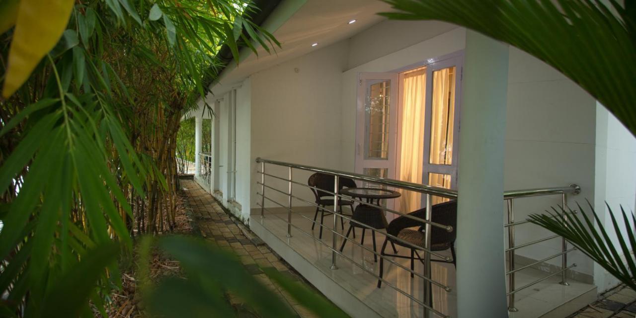 Contour Backwaters Hotel Resort & Convention Centre Rāmankari Exterior photo