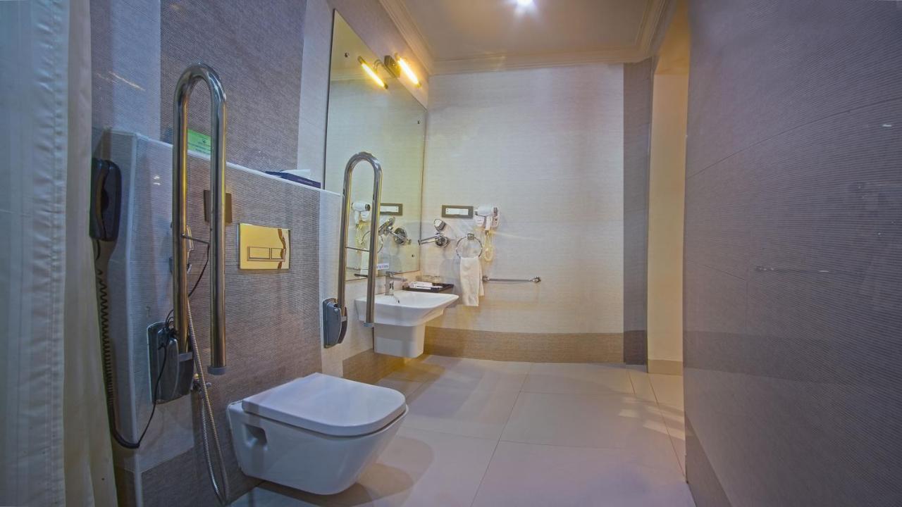 Contour Backwaters Hotel Resort & Convention Centre Rāmankari Exterior photo